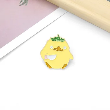Desene animate ratusca drăguț aliaj de pin, email rățușca cea care deține un cuțit, drăguț forma de brosa sac de decor vopsea insigna, cadou pentru un prieten