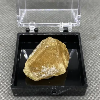 Natural scheelitul mica vine din China Xuebaoding minereu de piatra de cristal +dimensiuni Cutie 35*35*35 mm